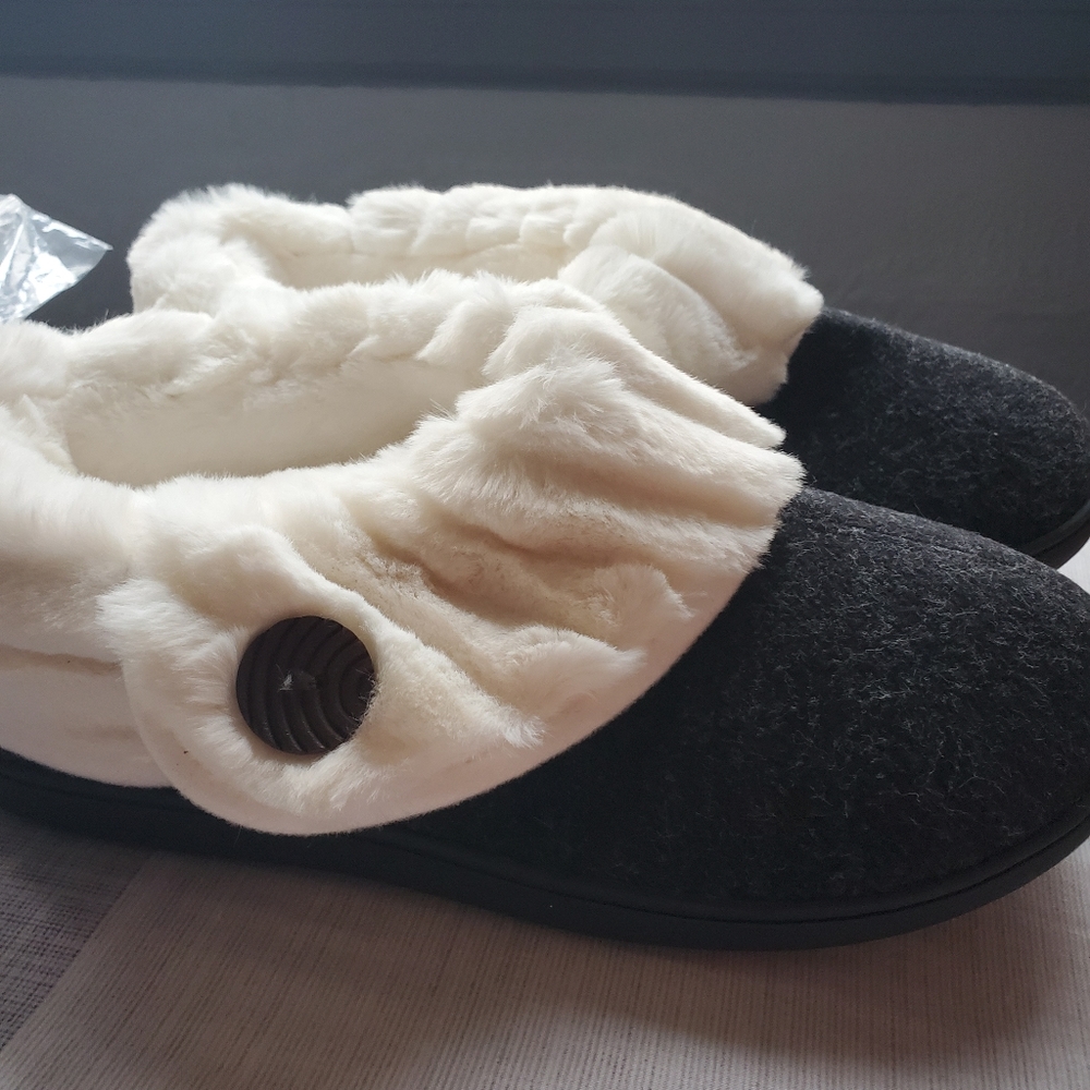 Womens Fuzzy Slippers Size 11
